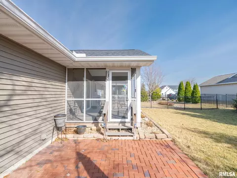 Exterior - 1302 Mitchell St, Washington, IL 61571 photo 9 of 15