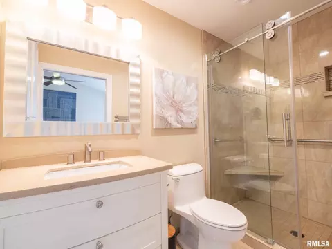 Bath - 1302 Mitchell St, Washington, IL 61571 photo 2 of 5