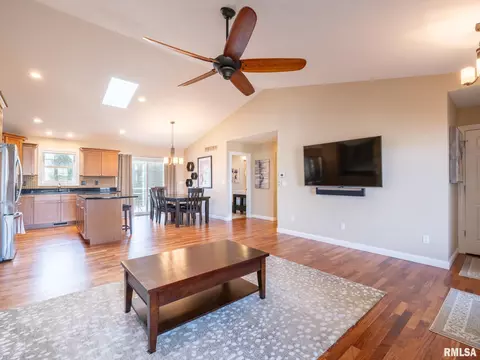 Living - 1302 Mitchell St, Washington, IL 61571 photo 5 of 7
