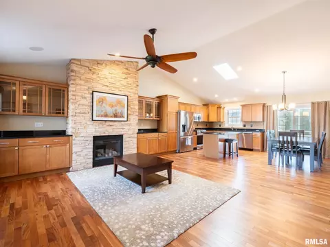 Living - 1302 Mitchell St, Washington, IL 61571 photo 1 of 7