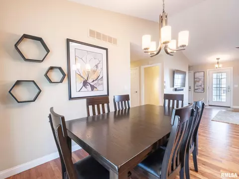 Dining - 1302 Mitchell St, Washington, IL 61571 photo 1 of 1
