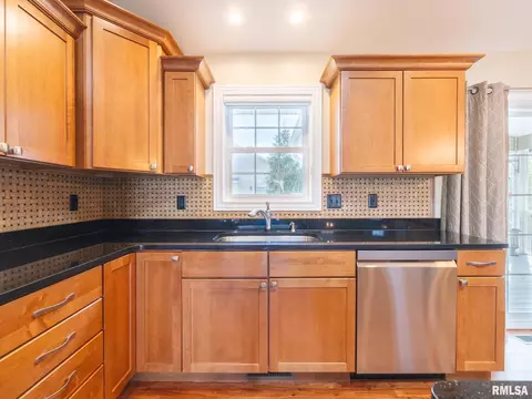 Kitchen - 1302 Mitchell St, Washington, IL 61571 photo 4 of 8