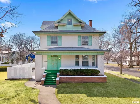 801 S 5th St, Pekin, IL 61554