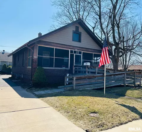 1300 Ann Eliza St, Pekin, IL 61554