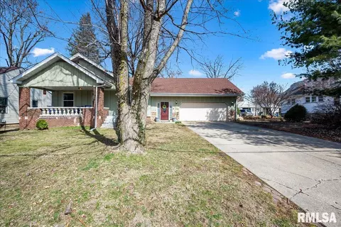 2415 W Ayres Ave, West Peoria, IL 61604