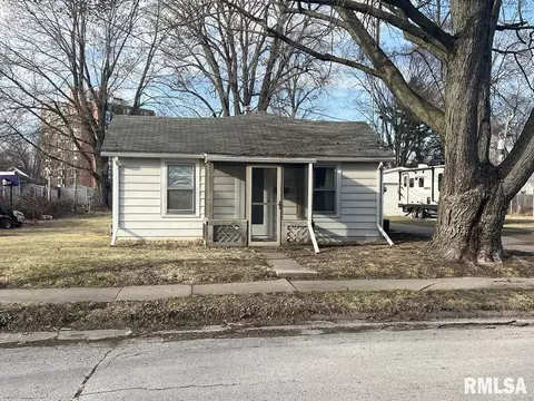 320 W Woodbury St, Macomb, IL 61455