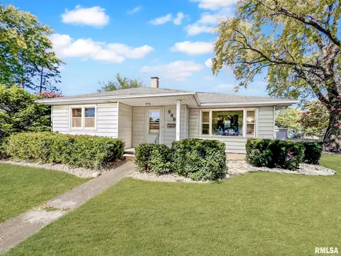 989 E Fremont St, Galesburg, IL 61401