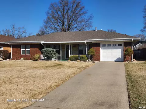 311 W Northridge Ln, Peoria, IL 61614