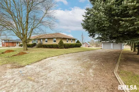 Exterior - 118 Pieper Cir, Delavan, IL 61734 photo 1 of 8