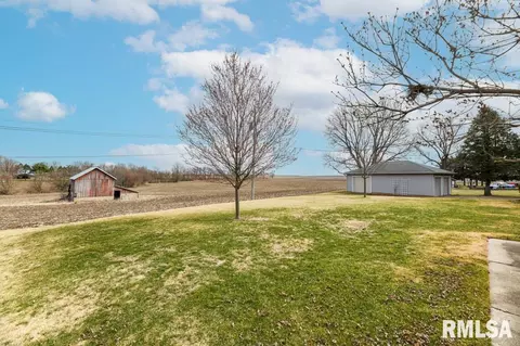 Exterior - 118 Pieper Cir, Delavan, IL 61734 photo 7 of 8