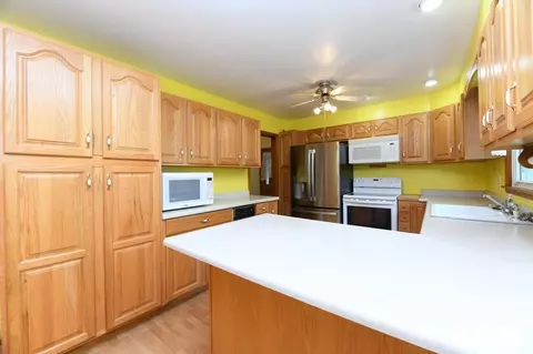 Kitchen - 118 Pieper Cir, Delavan, IL 61734 photo 2 of 5