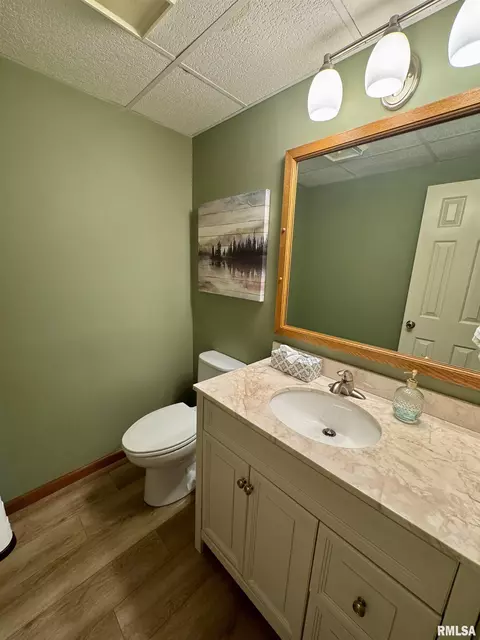 Bath - 536 Meadow Dr, Macomb, IL 61455 photo 1 of 9