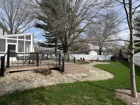 Exterior - 536 Meadow Dr, Macomb, IL 61455 photo 12 of 15