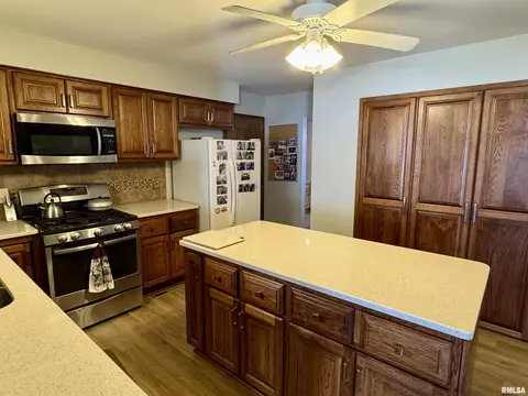 Kitchen - 536 Meadow Dr, Macomb, IL 61455 photo 2 of 4
