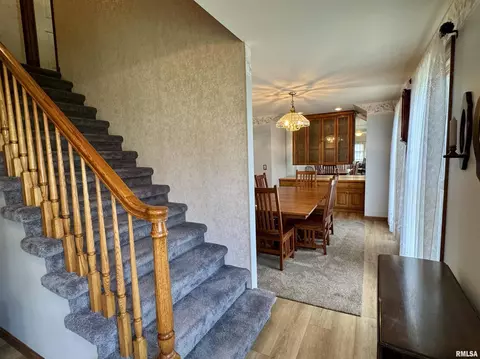 Entry Way - 536 Meadow Dr, Macomb, IL 61455 photo 4 of 4