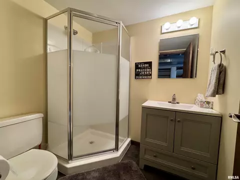 Bath - 536 Meadow Dr, Macomb, IL 61455 photo 9 of 9