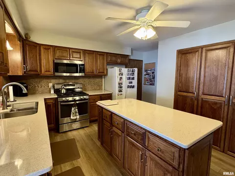 Kitchen - 536 Meadow Dr, Macomb, IL 61455 photo 3 of 4
