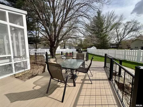 Exterior - 536 Meadow Dr, Macomb, IL 61455 photo 11 of 15