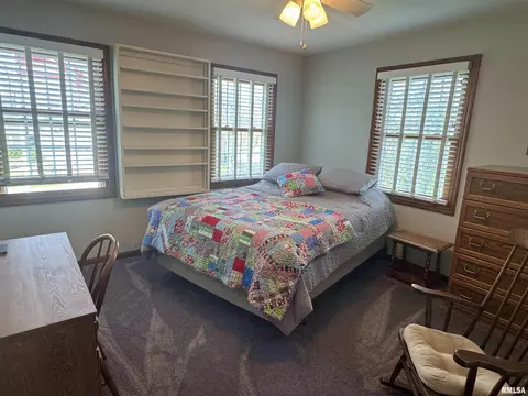 Bedroom - 536 Meadow Dr, Macomb, IL 61455 photo 2 of 8