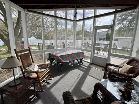 Exterior - 536 Meadow Dr, Macomb, IL 61455 photo 9 of 15