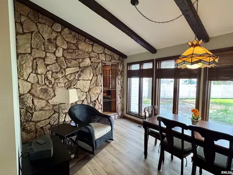 Dining - 536 Meadow Dr, Macomb, IL 61455 photo 2 of 4
