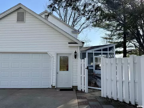 Exterior - 536 Meadow Dr, Macomb, IL 61455 photo 7 of 15