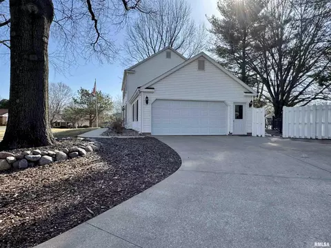 Exterior - 536 Meadow Dr, Macomb, IL 61455 photo 5 of 15