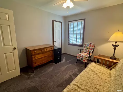 Bedroom - 536 Meadow Dr, Macomb, IL 61455 photo 6 of 8