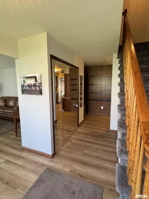 Entry Way - 536 Meadow Dr, Macomb, IL 61455 photo 3 of 4