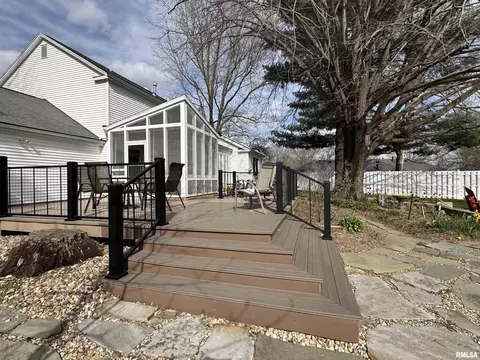 Exterior - 536 Meadow Dr, Macomb, IL 61455 photo 13 of 15