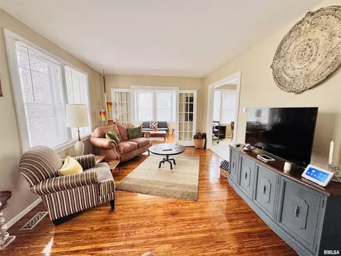 830 S Lafayette St, Macomb, IL 61455 photo 4