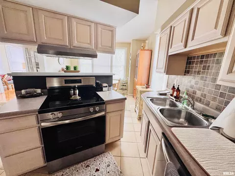 830 S Lafayette St, Macomb, IL 61455 photo 11