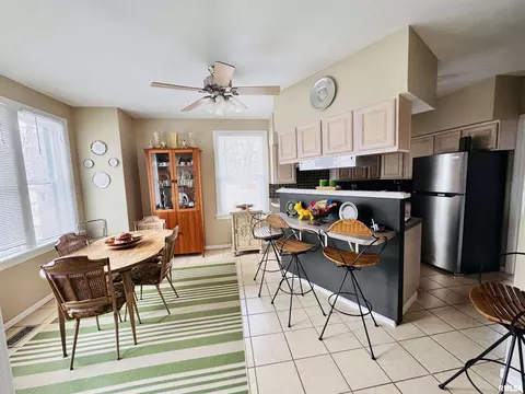 830 S Lafayette St, Macomb, IL 61455 photo 7