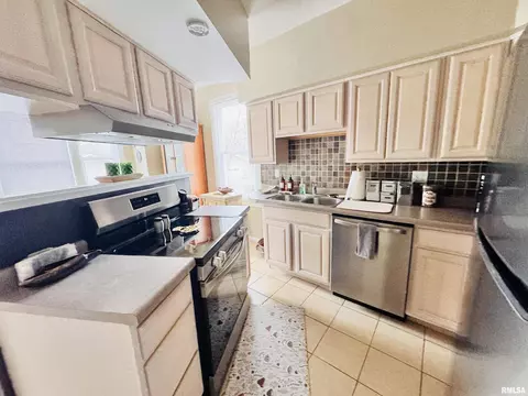 830 S Lafayette St, Macomb, IL 61455 photo 10