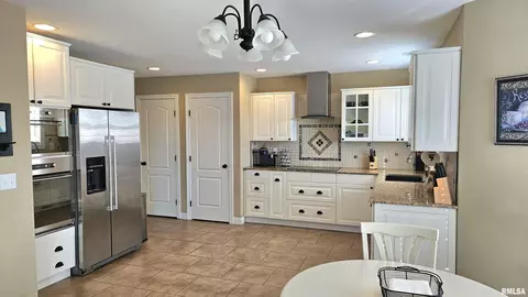 122 E Cypress Rd, Canton, IL 61520 photo 11