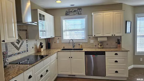 122 E Cypress Rd, Canton, IL 61520 photo 16