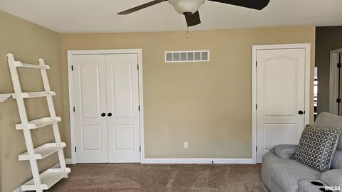 122 E Cypress Rd, Canton, IL 61520 photo 8