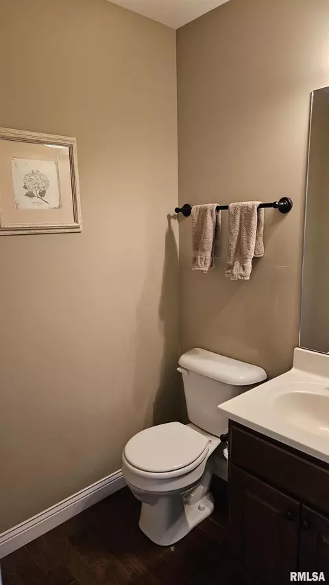 122 E Cypress Rd, Canton, IL 61520 photo 9
