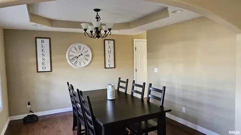 122 E Cypress Rd, Canton, IL 61520 photo 3