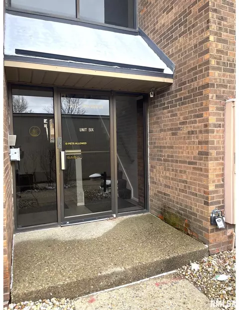 7007 N Terra Vista Dr, Peoria, IL 61614
