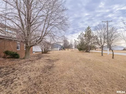 Exterior - 103 W Washington St, Benson, IL 61516 photo 2 of 16