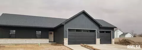 1307 Hillcrest Dr, Chillicothe, IL 61523