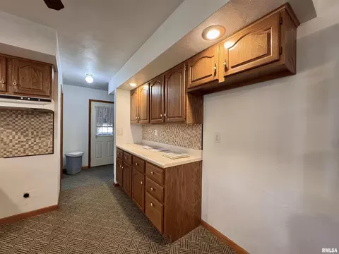 Entry Way - 1218 Rebecca Ln, Macomb, IL 61455 photo 2 of 2