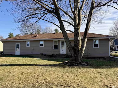 Exterior - 1218 Rebecca Ln, Macomb, IL 61455 photo 2 of 3