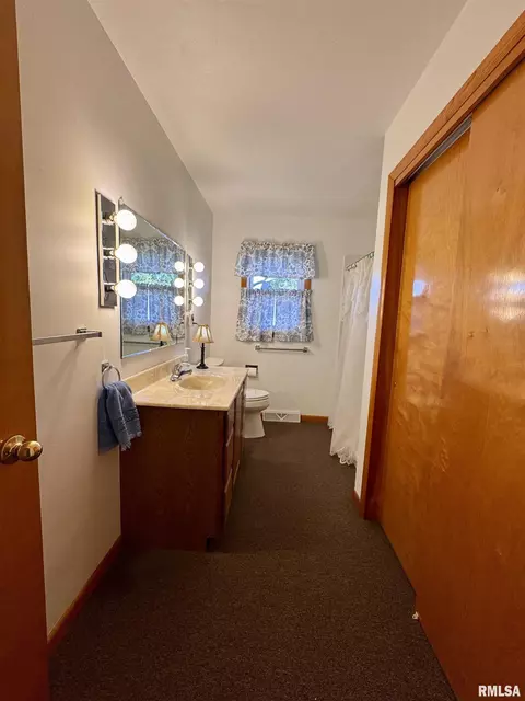 Bath - 1218 Rebecca Ln, Macomb, IL 61455 photo 1 of 3