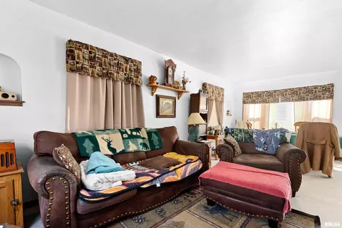 Living - 505 E Harrison St, Morton, IL 61550 photo 2 of 2