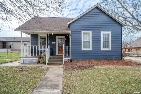 700 W Fort St, Farmington, IL 61531