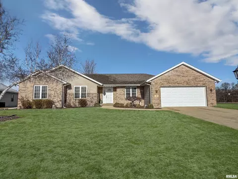 135 Wildlife Dr, Morton, IL 61550