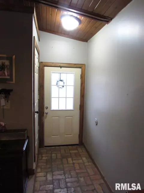 400 Hamilton St, Washington, IL 61571 photo 3