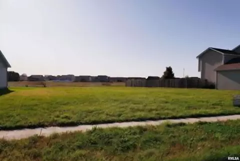 716 Grandyle Dr, Washington, IL 61571